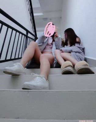 漂亮的女邻居4